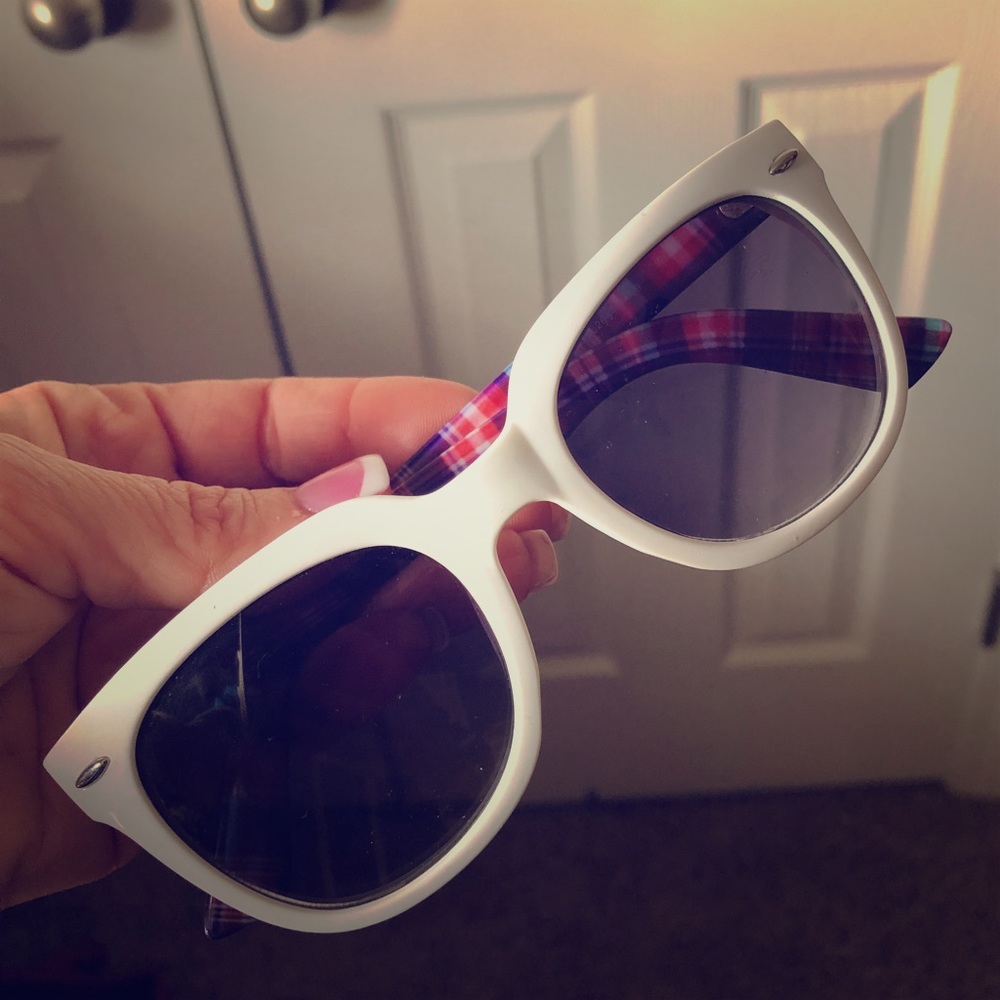 2 pair of fashion sunglasses $10 for both🏖☀️👓